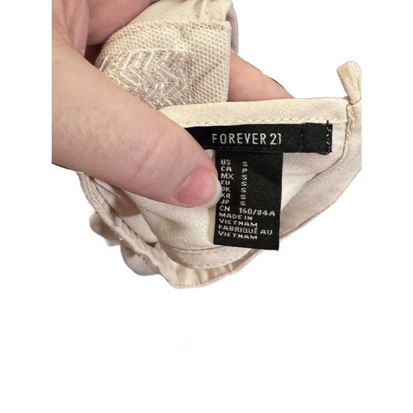 Forever 21 Beaded Halter Cream Blouse Relaxed Fit Small Top - Picture 9 of 10